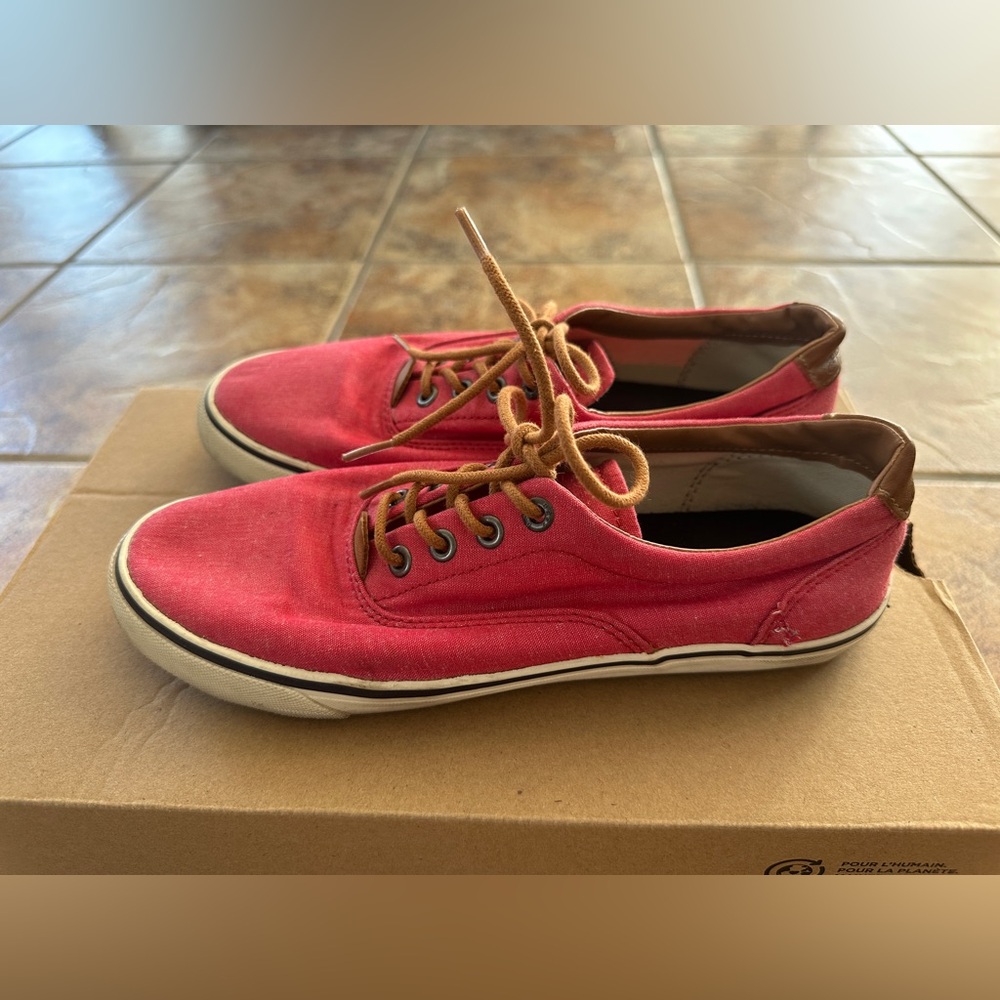 Bass Red Classic Low-Top Canvas Sneakers Size 8